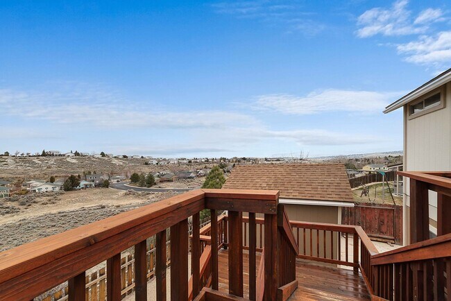 Building Photo - 1642 Caulsa Lane - Coming Soon - Available Mid May!!