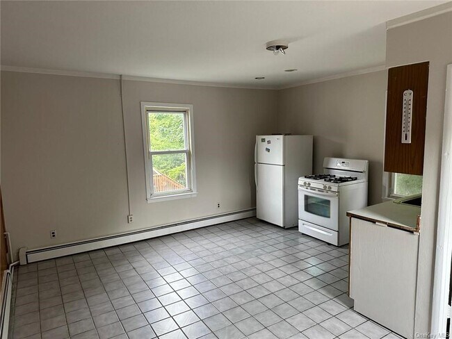 Building Photo - 143 Main St