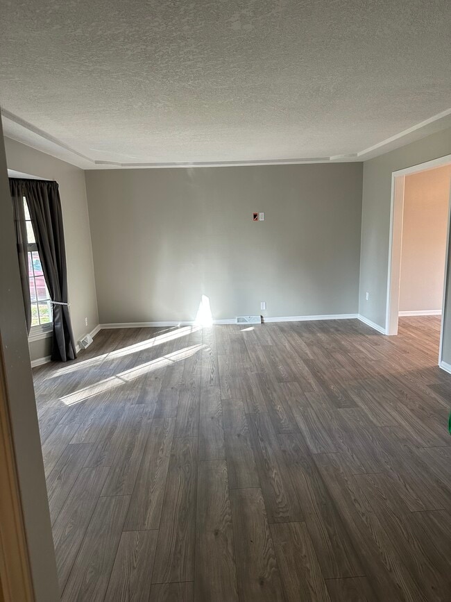 Building Photo - 203 20th Ave N