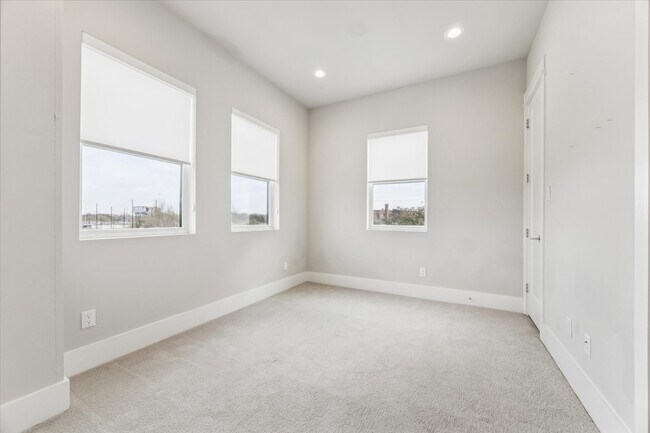 Building Photo - 1617 Wheeler Ave