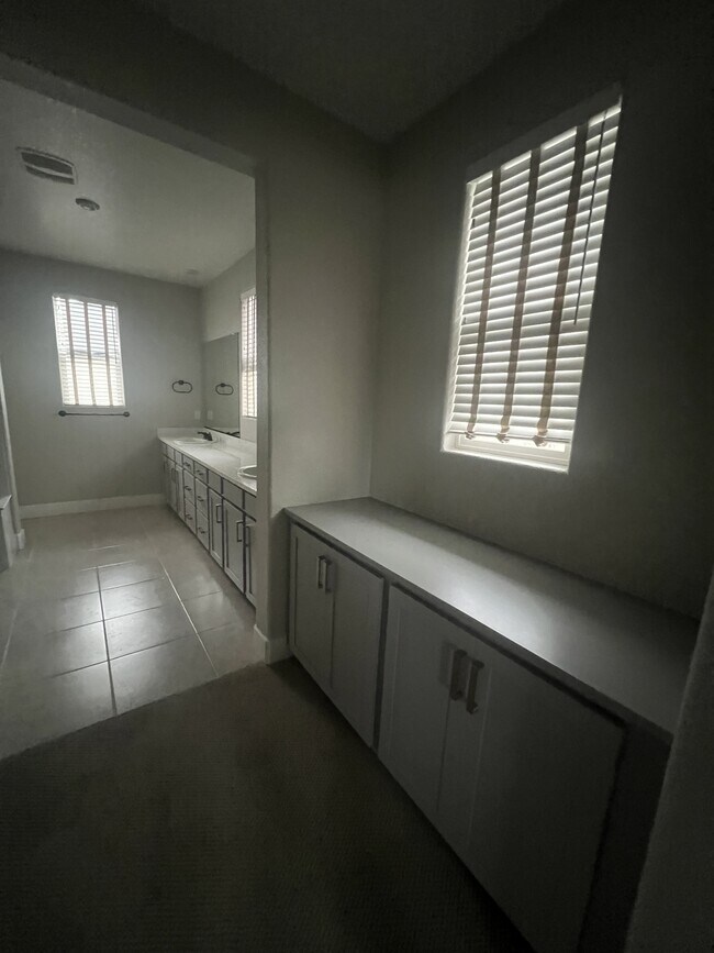 Building Photo - 232 Tuso Ranch Rd