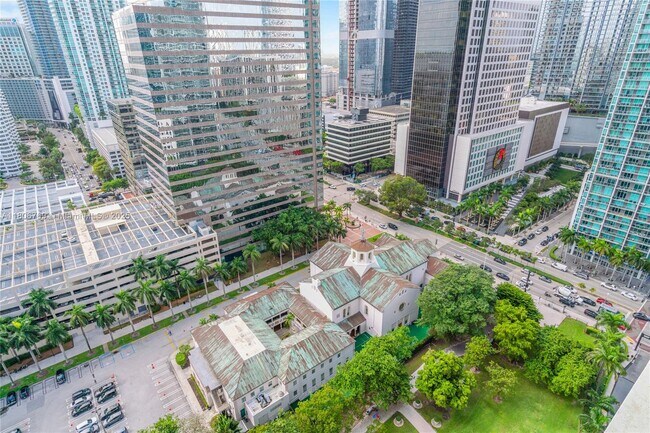Building Photo - 495 Brickell Ave