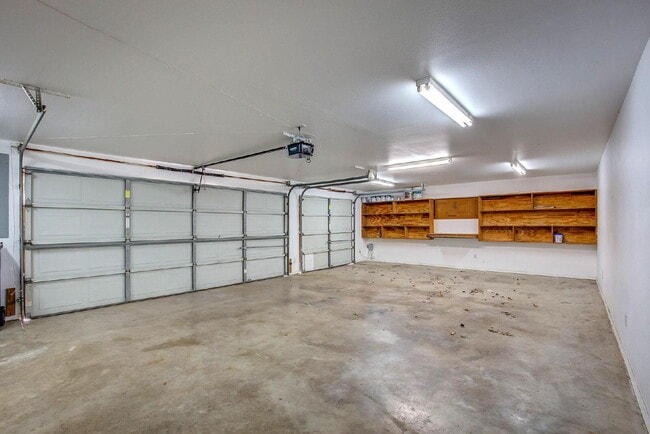 Building Photo - Charming 3 Bedroom Oasis on 2.5 Acres!