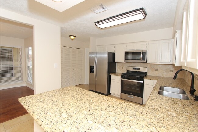 Building Photo - 2731 Colony Dr