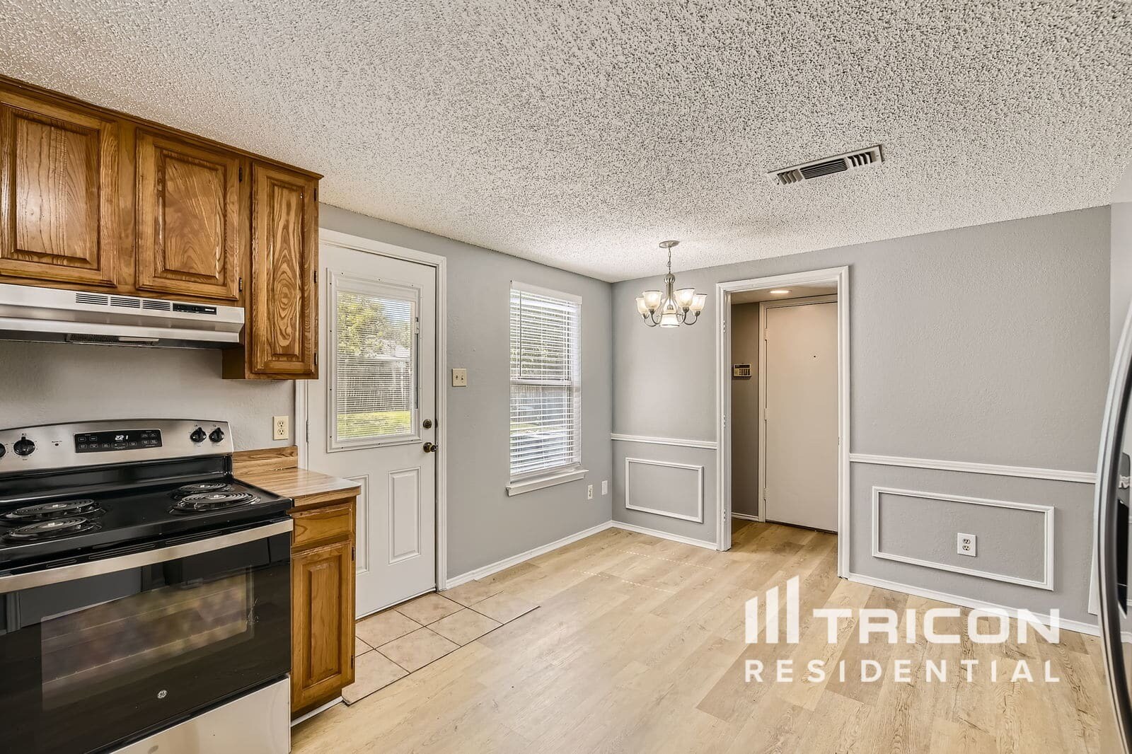 Building Photo - 909 Canary Ln