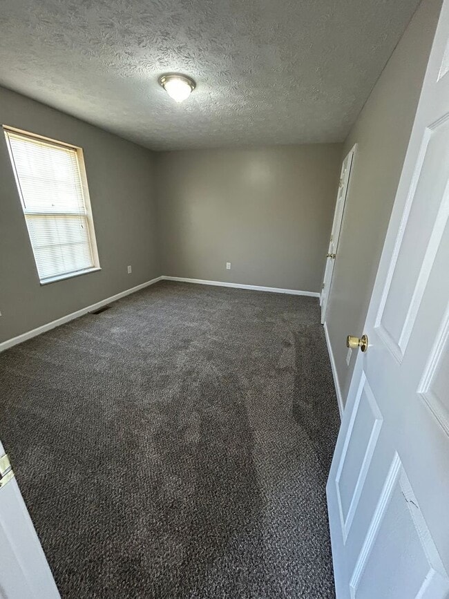 Building Photo - 3 Bedroom 2 Bathroom Single Family Home