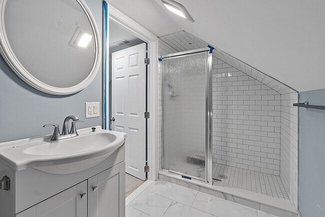 Building Photo - 53 Fenwood Rd