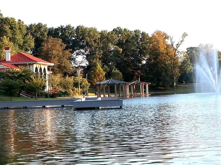 Building Photo - 3844 Wilmington Ave