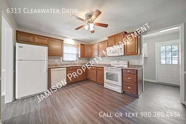 Building Photo - 6313 Clearwater Dr