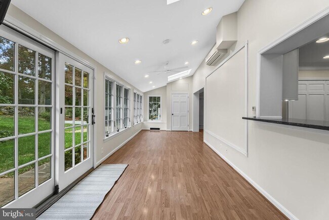 Building Photo - 9102 Volunteer Dr