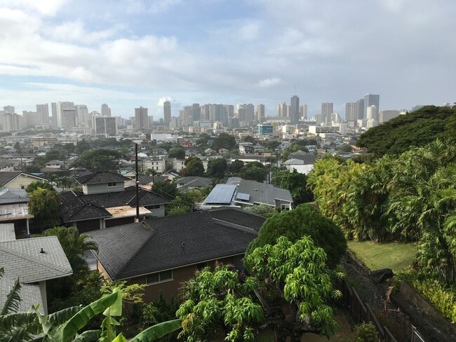 Building Photo - Unfurnished 3BR/2BA Home Next to Punahou School