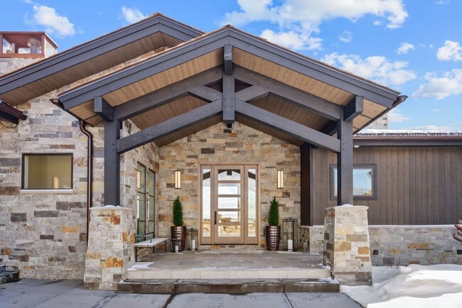 Primary Photo - 3450 Ridgeway Dr