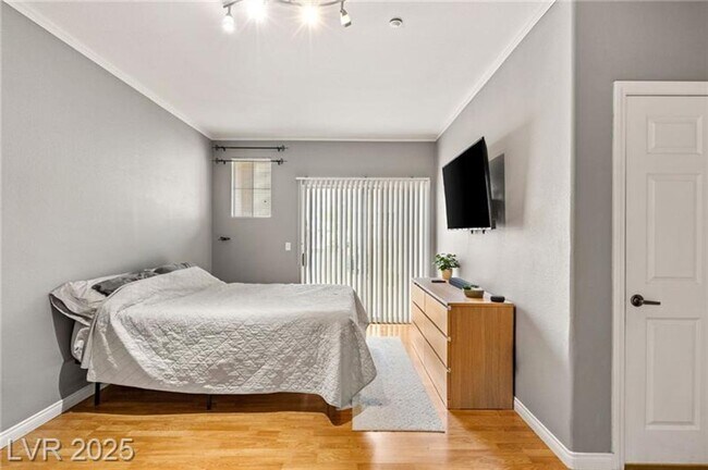 Building Photo - Spacious Two-Bedroom Condo with Resort-Sty...