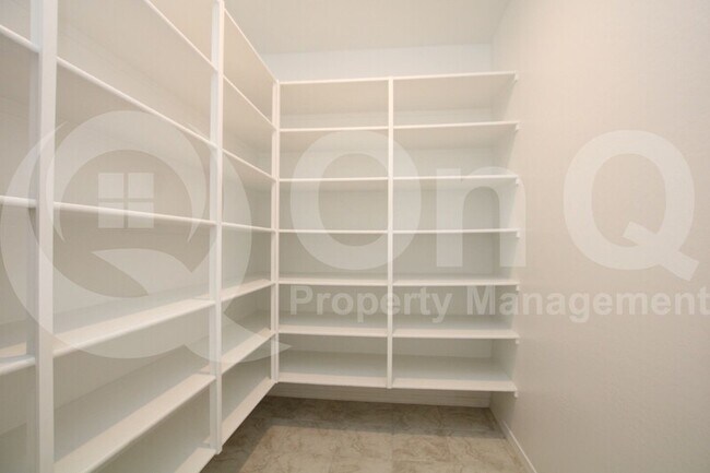 Building Photo - 8717 W Vista Ave