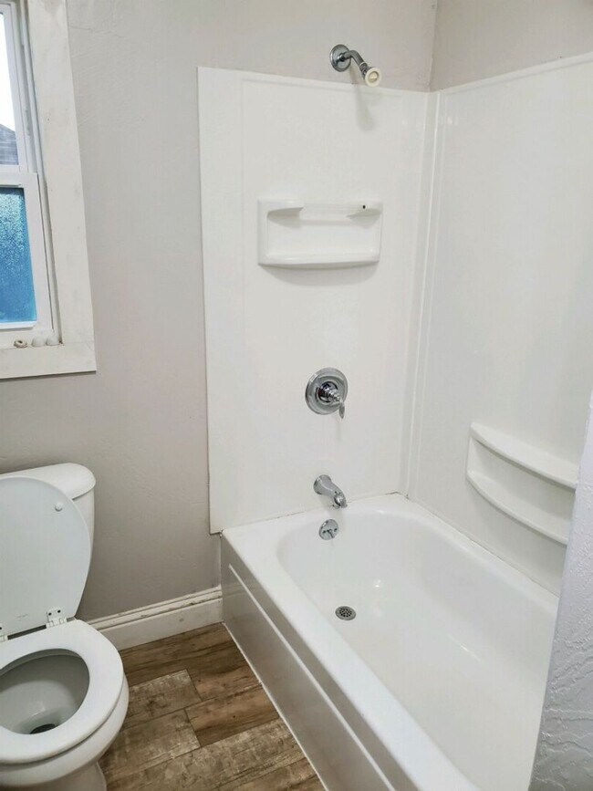 Building Photo - Beautifully Remodeled 5 Bedroom Home.