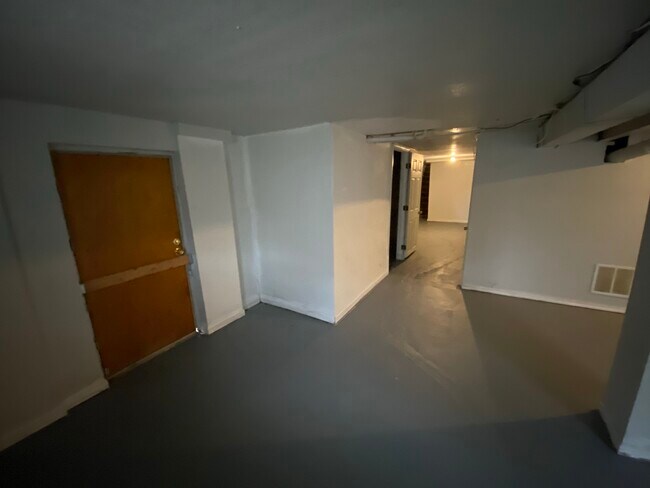 Building Photo - 10401 Richmond Ave