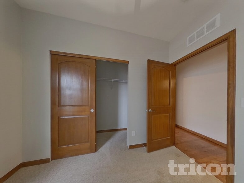 Building Photo - 6313 N Genoa Way