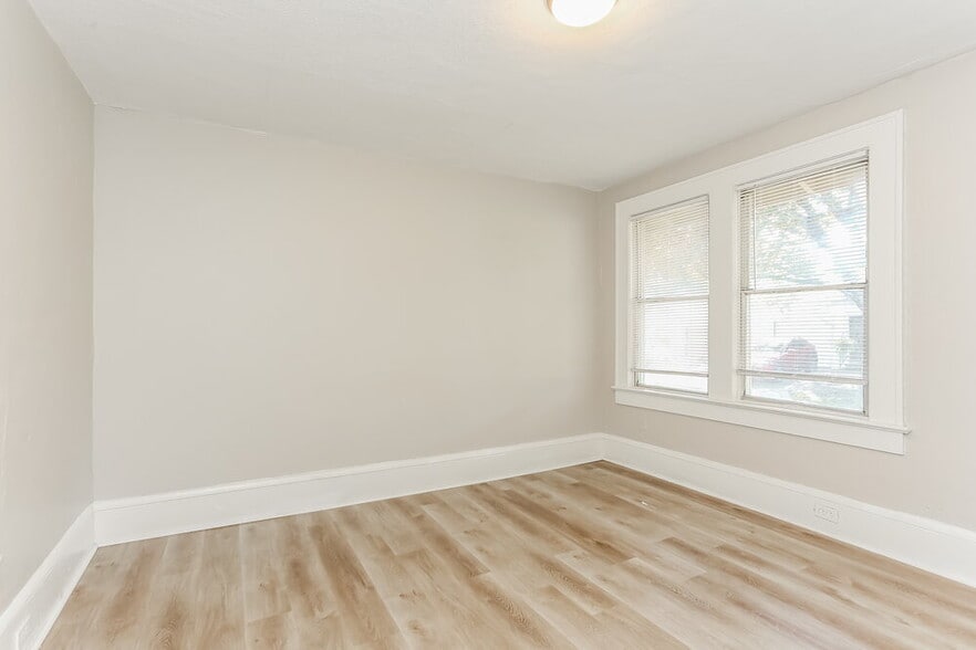 Building Photo - 3558 Dellwood Ave