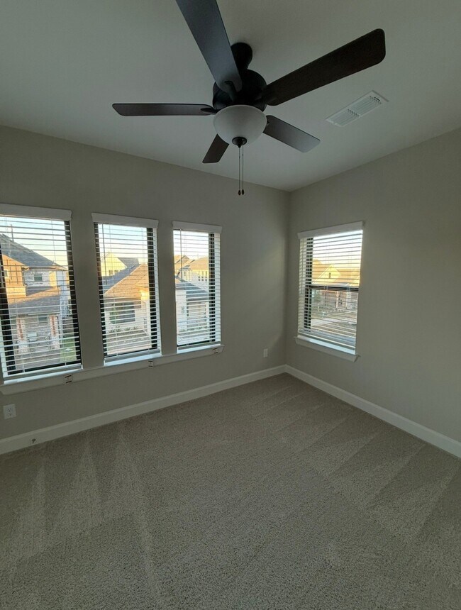 Building Photo - 3223 Full Bellied Ln