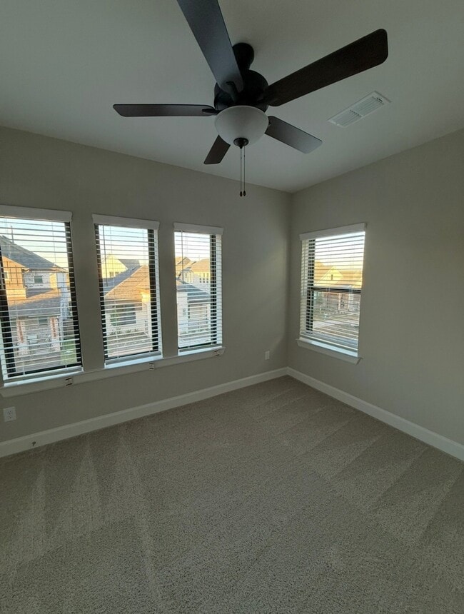 Building Photo - 3323 Full Bellied Ln