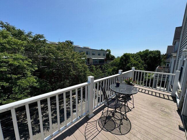 Building Photo - 32 Atherton Rd