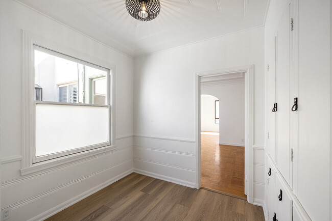 Building Photo - 232 Mallorca Way
