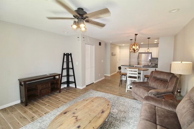 Building Photo - 1360 Hunters Rd