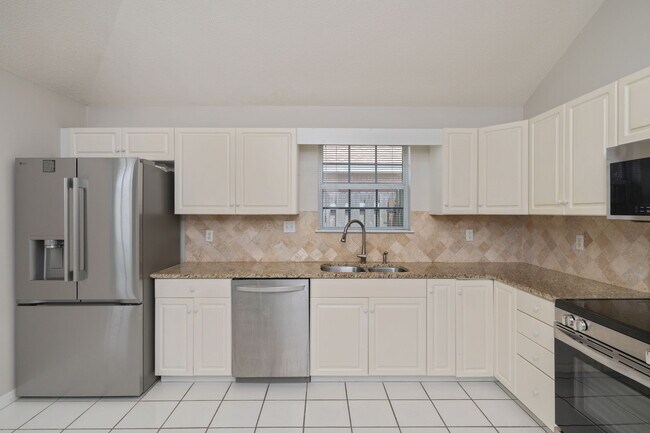 Building Photo - 107 Bay Tree Dr