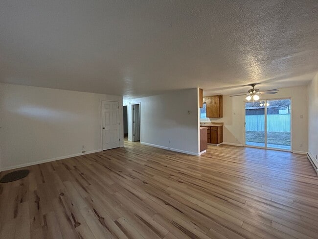Building Photo - MOVE IN SPECIAL! Recently Remodel 2 Bedroo...