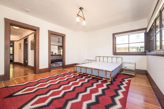 Building Photo - Spacious Home w/ Old World Charm, Steps to...