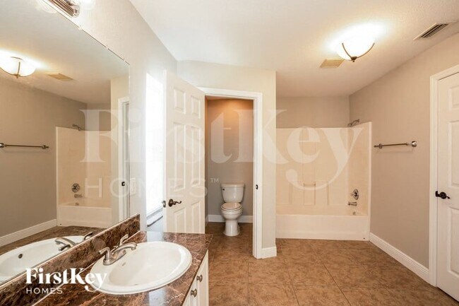 Building Photo - 4633 Fernway Dr