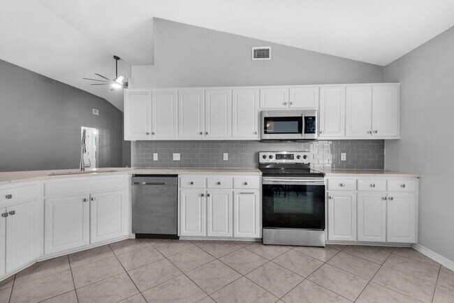 Building Photo - 9761 Leeward Way