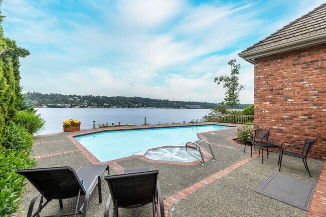 Building Photo - 6408 E Mercer Way