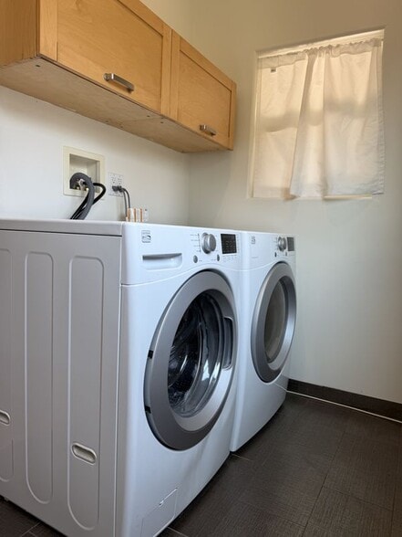 Building Photo - 686 Atchison St