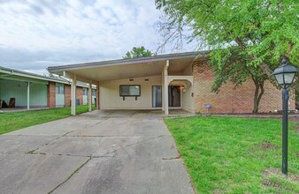 Building Photo - 48th Pl Duplex