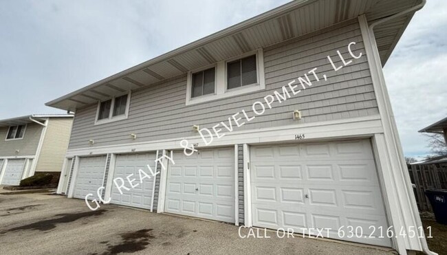 Building Photo - *** COMMUTER FRIENDLY / W&D IN UNIT / SMAL...