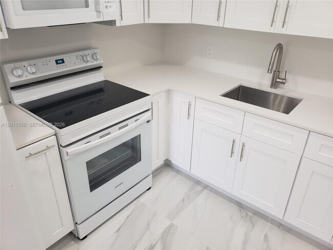 Building Photo - 13255 SW 7th Ct