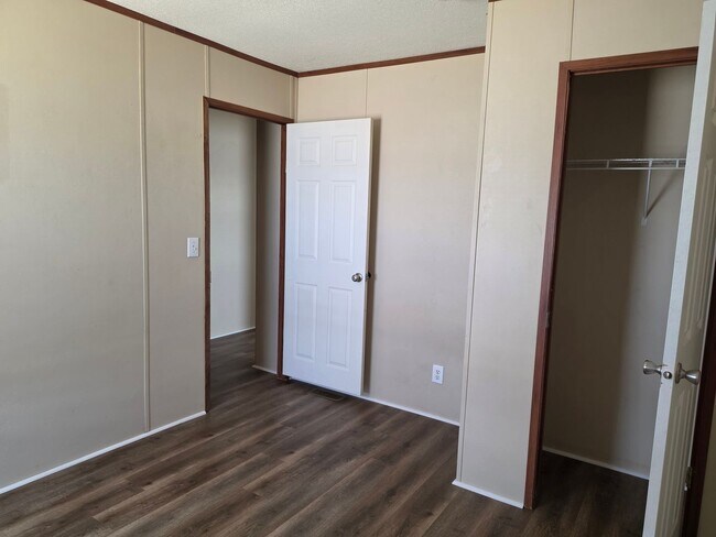 Building Photo - 3 bedroom 2 bath in Clovis