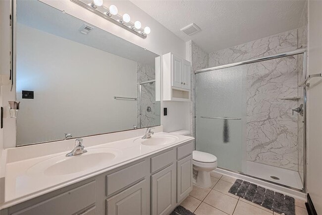 Building Photo - 13703 Broad Oaks Ln