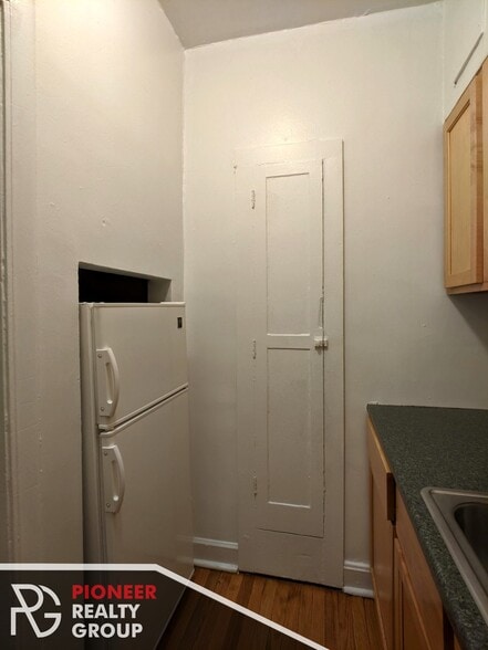 Building Photo - 556 W Arlington Pl