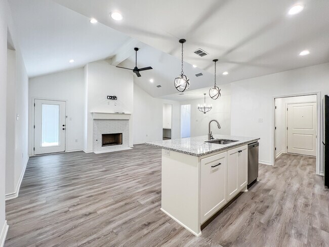 Primary Photo - 5917 Harvard St