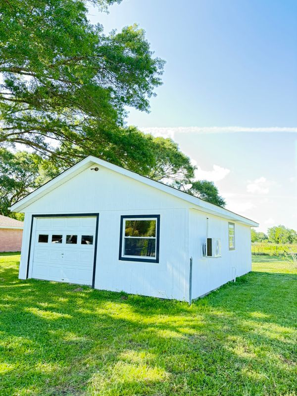 Building Photo - 11414 Sralla Rd