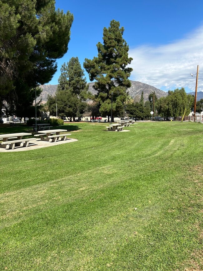 Building Photo - 10760 Russett Ave