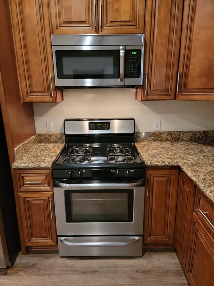 Building Photo - 1010 Florence Pl