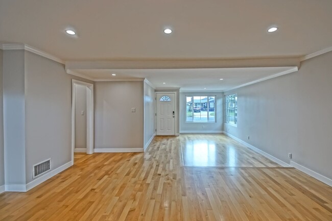 Building Photo - NEWLY REMODELED, BRIGHT & AIRY HOLLYGLEN HOME W/ REAR YARD/PATIO, 2 LIVING AREAS & BRAND NEW KITC...