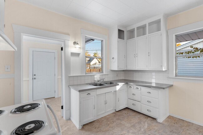 Building Photo - Beautiful Home in the Garland District