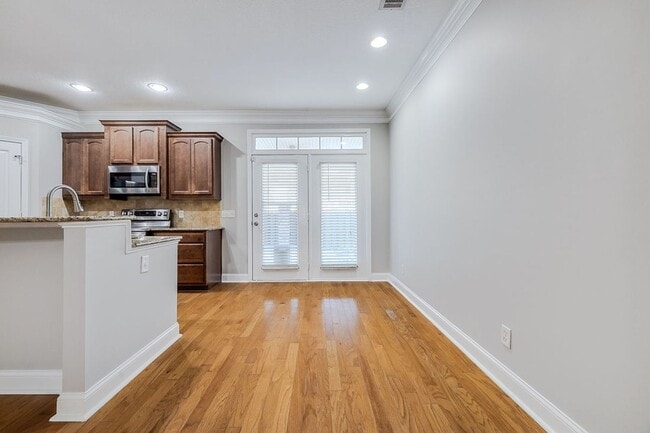 Building Photo - Spacious 4BR Townhome with Elevator in the Heart of Pooler