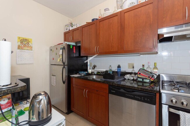 Primary Photo - Large, sunny, nicely renovated top floor u...