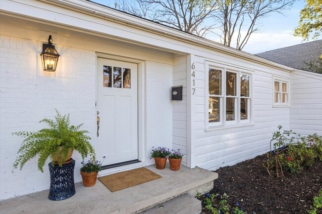 Building Photo - 6417 Darwood Ave