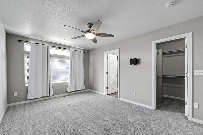 Building Photo - $2,350.00, 3 bed, 2.5 bath located in Colo...